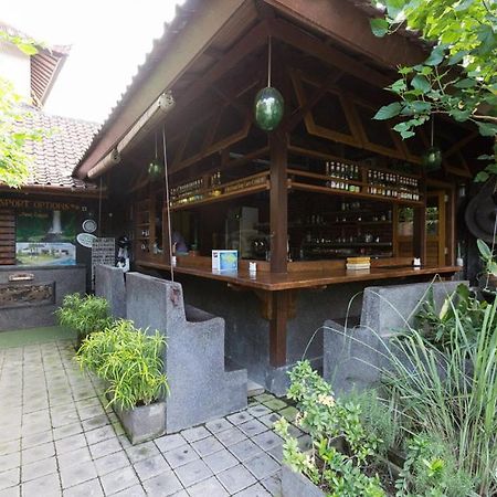 Ngeluwungan Boutique Hostel チャングー エクステリア 写真