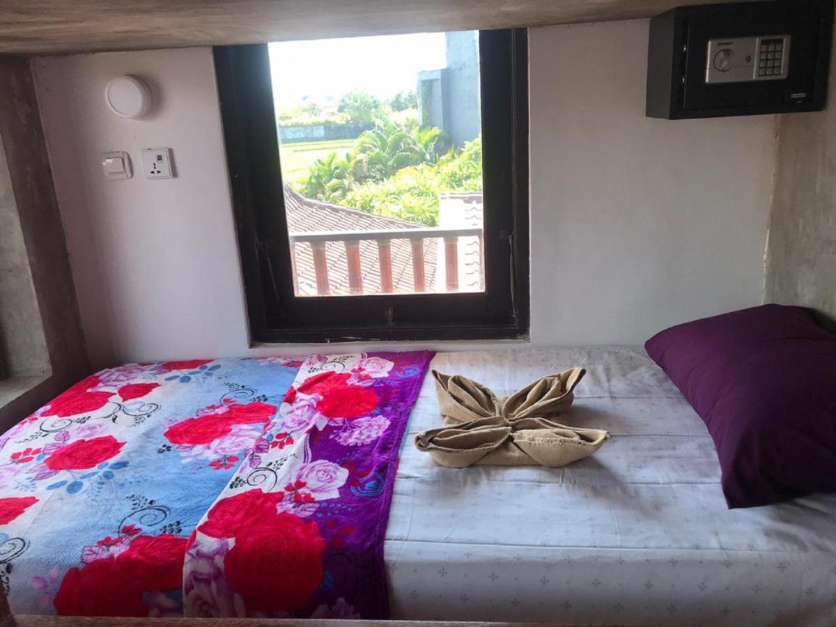 Ngeluwungan Boutique Hostel チャングー エクステリア 写真