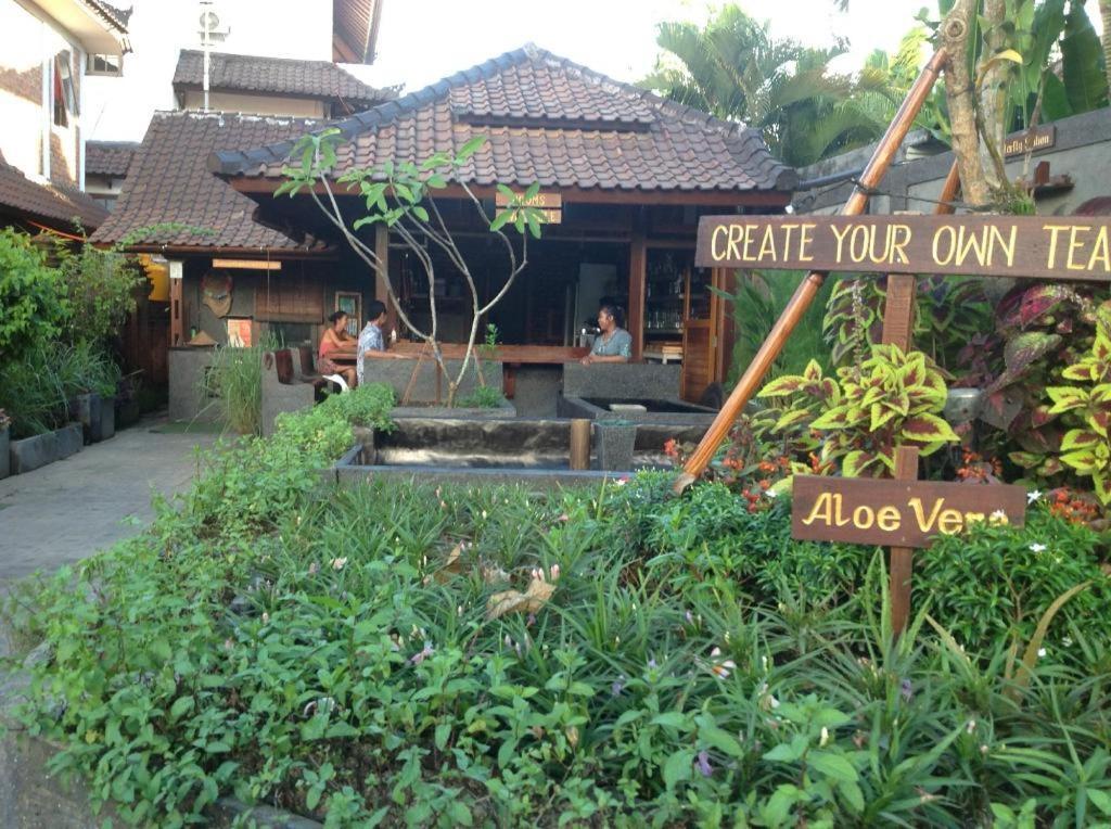 Ngeluwungan Boutique Hostel チャングー エクステリア 写真