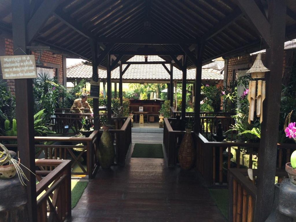 Ngeluwungan Boutique Hostel チャングー エクステリア 写真
